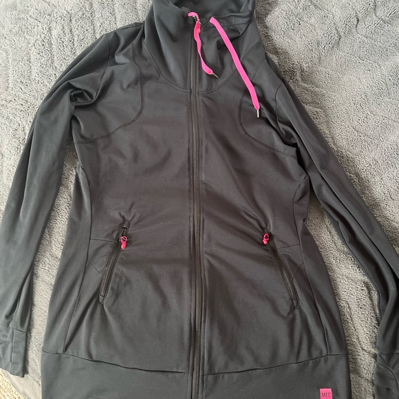 MEC Funnel Neck Long Sleeve Workout Top - Picture 1 of 2